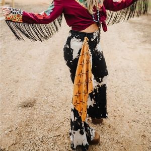 Lainey Wilson Flare tie dye black Jean